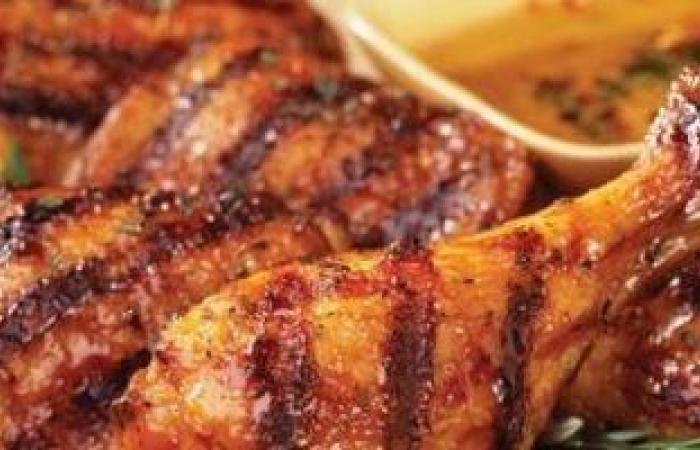 آخر صيحات الأطعمة البديلة فى 2020.. سنغافورة تطرح لحم الدجاج المزروع فى المختبر لأول مرة.. اللحوم آمنة وتفى بالمعايير الغذائية.. وتعتبر بديلا جيدا للبروتين دون ذبح أى حيوان.. ووسيلة للحفاظ على البيئة