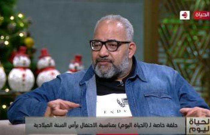 بيومى فؤاد: المسرح أخر شهرتى بعض الشيء وقلقت من الوقوف أمام نور الشريف.. ويؤكد: نفسى امثل مع يحيى الفخرانى.. ولو حد ورانى شهادة بإنه مصاب كورونا هسلم عليه