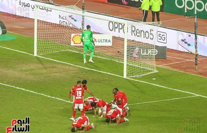 الأهلي يجني 4 مكاسب من إسقاط الإسماعيلي ببرج العرب.. مواصلة الزحف نحو قمة الدوري بعد الصعود للوصافة.. تجاوز أزمة الغيابات.. ترسيخ عقدة الإسماعيلي وتخطى صدمة التعادل أمام فيتا كلوب بدوري الأبطال.. فيديو وصور