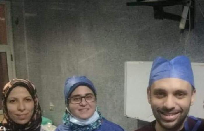 مفاجآت بغرف عمليات مستشفى بنها الجامعى.. استخراج دبوس تنجيد من صدر عامل.. وموبايل من بطن مريض ابتلعه 7 أشهر.. وسنة بالقصبة الهوائية لمسن ابتلعها بالخطأ.. ولمبة عربية وسوكت شاحن وقشرة لب بالقصبة الهوائية لأطفال