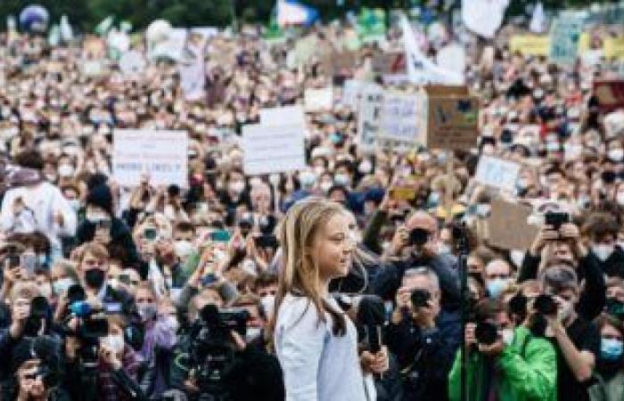 عودة المظاهرات من أجل المناخ لأول مرة بعد كورونا.. مئات الآلاف يشاركون فى إضراب فى 99 دولة.. جارديان: احتجاجات فى أوروبا وأفريقيا وأمريكا للضغط على القادة لمعالجة الأزمة البيئية.. وتزايد الآمال قبل قمة COP26