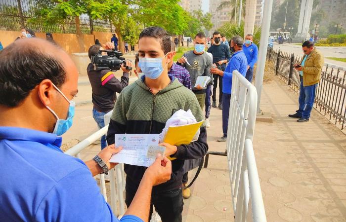 الجامعات ترفع شعار "ممنوع الدخول دون تطعيم".. تطبيق قرار مجلس الوزراء على الطلاب وأعضاء هيئة التدريس والموظفين.. رؤساء الجامعات كعب داير للمتابعة.. تعليمات مشدد بعدم التهاون.. واستمرار عمل لجان تلقى اللقاح