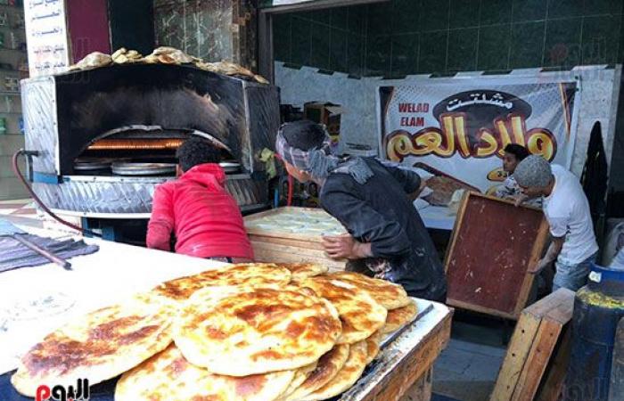 بروح الجماعة وشجاعة الفرسان.. شباب سوهاج ينجحون سويا فى صناعة أشهى المخبوزات.. كفاح منذ الطفولة تكلل بالنجاح فى الإسكندرية وطنطا والمنصورة.. ويؤكدون: بدأنا الرحلة كعمال يومية.. وبالحب والأخوة أصبح لنا فروعا عدة