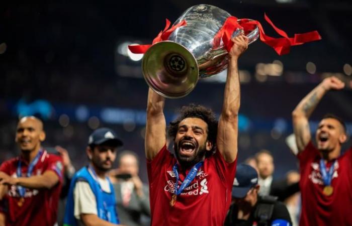 محمد صلاح فى عيون أساطير الكرة العالمية.. بيليه: من الرائع مشاهدة مبارياته.. أنشيلوتي: استثنائى وأفضل لاعبى العالم..كلوب: شرف كبير أننى قمت بتدريبه.. سباليتي:أفضل لاعب دربته.. وفينجر: مزيج بين ميسي ورونالدو