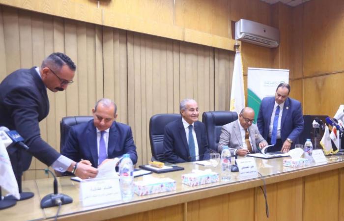 من أجل مستقبل أفضل للاقتصاد.. وزير التموين: ربط خدمات السجل التجارى مع 52 جهة حكومية.. وإنشاء قاعدة بيانات موحدة تنفيذا لتوجيهات الرئيس بالتحول الرقمى.. ويؤكد: لأول مره اإنشاء رقم موحد مميز لكل منشأة تجارية