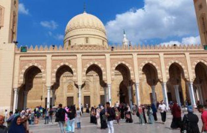 "أرضى الإله فأرضى عنه عباده.. السيد البدوى نعم الطاهر".. ملايين الزوار يحرصون على زيارة مسجده وضريحه بطنطا.. أحمد الدرينى: المدينة تحظى بشرف احتضانه.. وحسين رشيد: شيخ العرب نوارة طنطا وبركة وخير للغربية.. صور