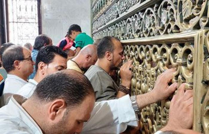 "أرضى الإله فأرضى عنه عباده.. السيد البدوى نعم الطاهر".. ملايين الزوار يحرصون على زيارة مسجده وضريحه بطنطا.. أحمد الدرينى: المدينة تحظى بشرف احتضانه.. وحسين رشيد: شيخ العرب نوارة طنطا وبركة وخير للغربية.. صور