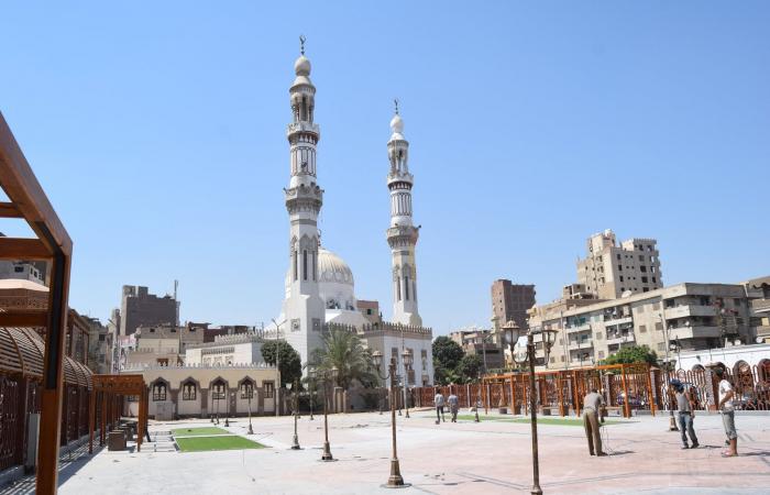 مدد من غير عدد.. احتفالات الزاهدين وأصحاب الكرامات بمولد العارف بالله فى سوهاج.. ذكر ومديح وابتهالات.. المولد يقصده الآلاف من محافظات الصعيد.. والفول النابت والحمص والطراطير والسبح نفحات الزائرين.. صور