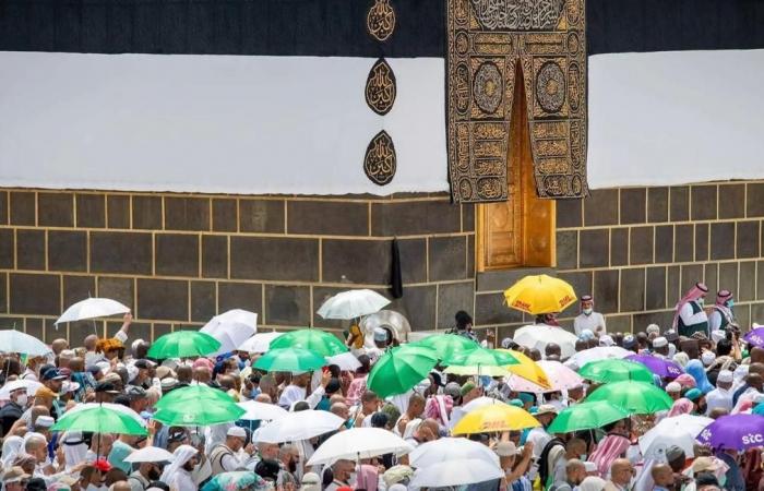 الحجاج يؤدون طواف الوداع بالمسجد الحرام مكبرين ومهللين.. بعثة حج القرعة تضع خططا لتفويج عددا من الحجيج لمصر وآخرين للمدينة المنورة.. و7 آلاف طائف فى الساعة يؤدون طواف الوداع داخل "الرواق السعودي".. صور