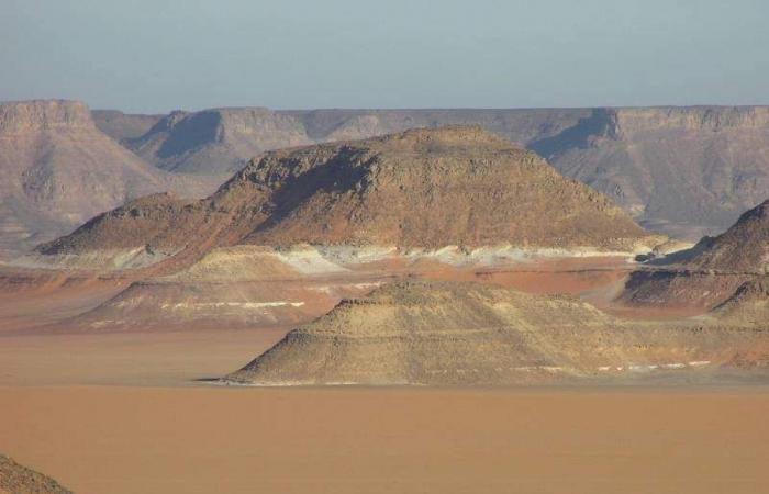 خفايا إنسان ما قبل التاريخ توثقها محمية الجلف الكبير بالوادى الجديد.. استكشفها الأمير كمال الدين حسين عام 1923.. شهدت الحرب العالمية الثانية وتم إعلانها محمية طبيعية فى 2007.. وتزخر بالسيليكا غالية الثمن.. صور