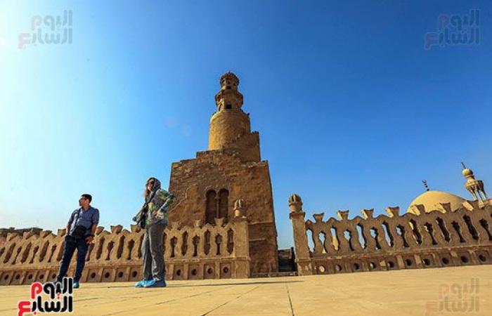 أسرار القاهرة.. كيف تحول شارع الأشراف إلى تحفة أثرية مفتوحة؟.. بقيع مصر يحتضن رفات آل البيت.. أسسه الملك الأشرف بن قلاوون.. يضم مساجد وأضرحة للسيدة نفسية وابن سيرين.. وخطة تطويره وضعها الرئيس السيسى.. صور