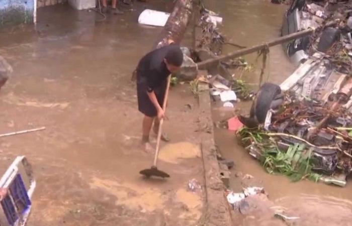 العالم هذا المساء.. طيران الاحتلال الإسرائيلي يواصل ارتكاب المجازر في حق سكان غزة.. مصرع 27 شخصا وإصابة 50 أخرين في أمطار غزيرة على الكاميرون.. شي جين بينج: العلاقات الصينية الأمريكية تحدد مستقبل البشرية.. صور