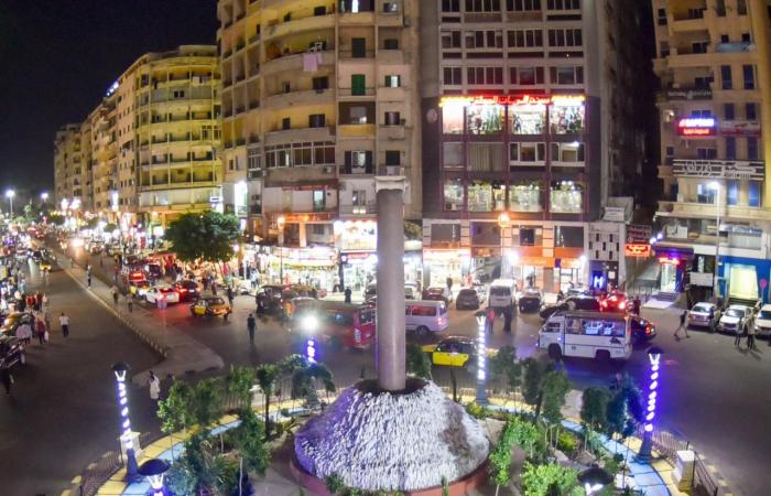 الإسكندرية تتألق بميادينها بعد تطوير ميدانى محطة مصر والفنادق بالمنشية.. افتتاح النصب الفنى بدوران الأنفوشى.. المحافظ يوجه بتعميم تجربة الطاقة الشمسية فى إضاءة الميادين.. ويؤكد: نسعى للاتجاه نحو المدن الخضراء