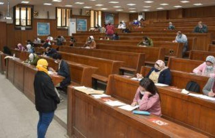 جامعة عين شمس تتأهب لامتحانات منتصف العام.. الكليات تضع جداول الامتحانات.. وتؤكد: تنطلق 25 ديسمبر بأغلب الكليات وتنتهى قبل 25 يناير.. وكلية الحقوق تخصص لجانا للمتأخرين أول مرة والإحالة للتحقيق حال تكرار التأخر