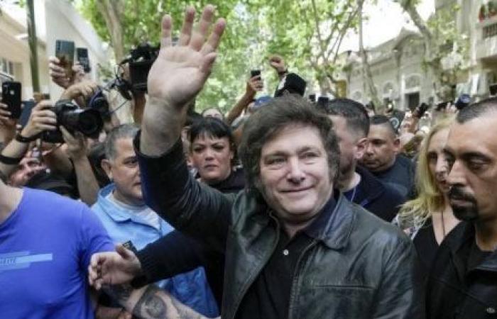 رئيس الأرجنتين يتراجع عن قراره بزيادة راتبه ورواتب كبار المسئولين