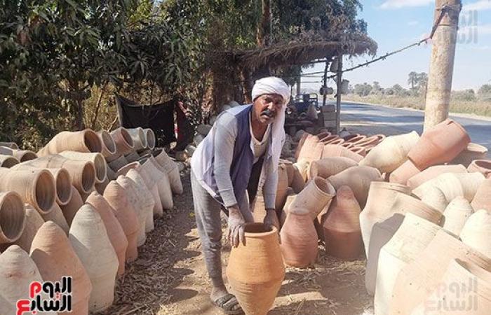 "العلاوى والقعابى والبلاص والبرام والماجور".. أشهر أسماء الأوانى الفخارية بسوهاج.. تستخدم للشرب وطهى وحفظ الطعام.. الخامات طبيعية ومقاومة للأمراض.. وتأتى من قنا وأسوان وتدل على فخامة العائلات.. صور