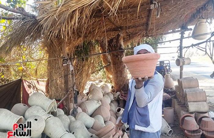 "العلاوى والقعابى والبلاص والبرام والماجور".. أشهر أسماء الأوانى الفخارية بسوهاج.. تستخدم للشرب وطهى وحفظ الطعام.. الخامات طبيعية ومقاومة للأمراض.. وتأتى من قنا وأسوان وتدل على فخامة العائلات.. صور