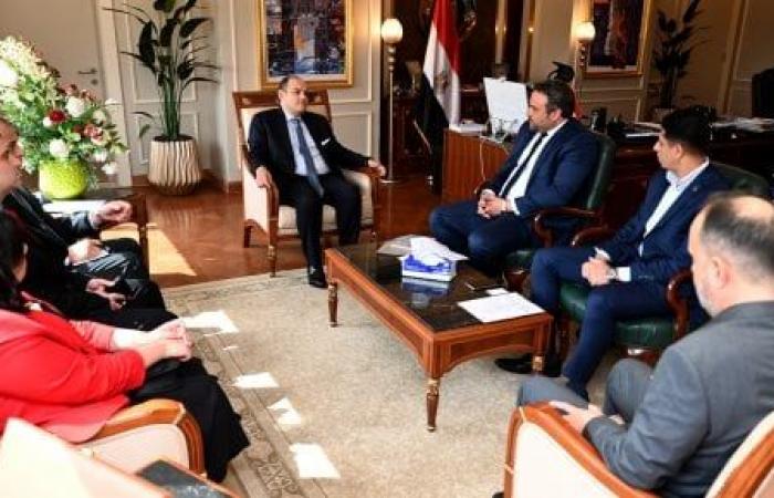 وزير الصناعة يستعرض مقومات الاستثمار فى مصر مع إحدى الشركات
