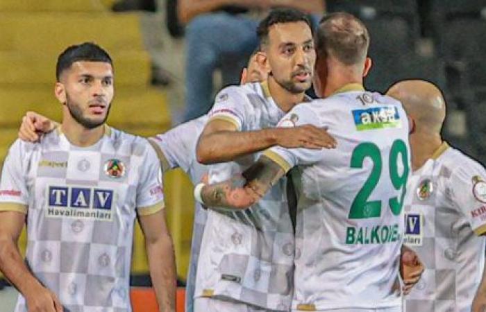 كوكا يساهم فى 3 أهداف ويقود ألانيا سبور لفوز كبير بالدورى التركى