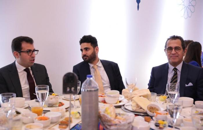 مجلس أمناء الحوار الوطنى ورؤساء أحزاب ومعارضة فى حفل إفطار الأسرة المصرية