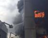 مصرع شخص وإجلاء 30 آخرين جراء إندلاع حريق فى مبنى بسنغافورة